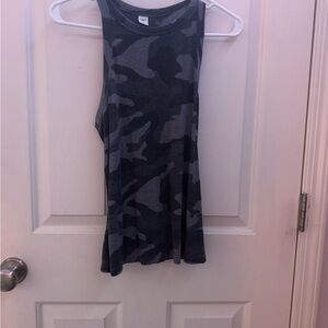 Old Navy Active Gray Camouflage Top